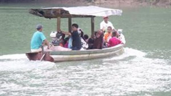 Akhir Pekan Asyik ke Curug Cikaso, Sukabumi