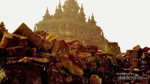 Akhir Pekan, Asyiknya Hunting Foto di Candi Plaosan