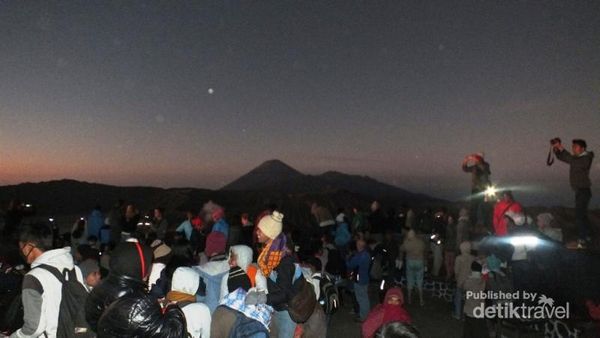 Akhir Pekan Berburu Sunrise di Bromo