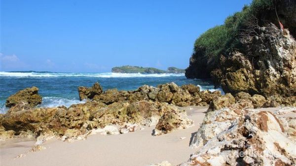 Akhir pekan di Gunungkidul, Yuk ke Pantai Sadranan