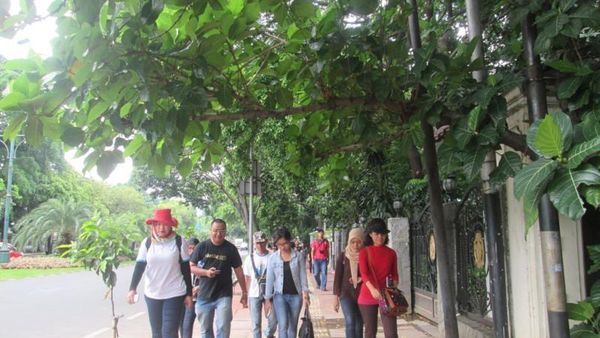 Akhir Pekan di Jakarta, Asyiknya Hunting Foto di Bundaran HI
