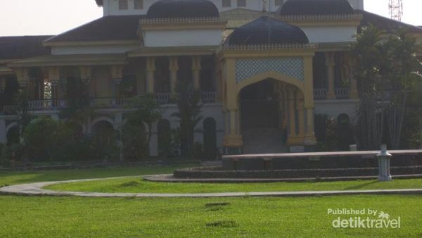 Akhir Pekan di Medan, Dari Istana Hingga Masjid Raya