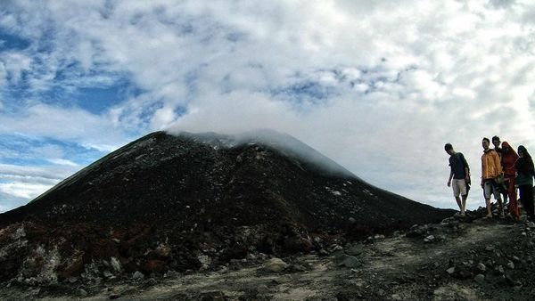 Akhir Pekan Ini Ayo Mendaki Gunung Anak Krakatau