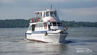 Alternatif Wisata di Jatim, Keliling Selat Madura Naik Kapal Wisata