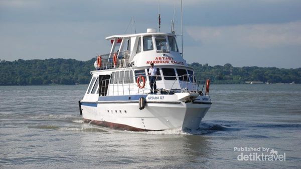 Alternatif Wisata di Jatim, Keliling Selat Madura Naik Kapal Wisata