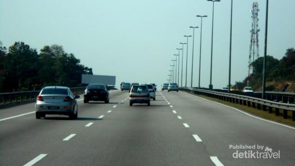 Andai Jalan Tol Indonesia Sepi Seperti di Malaysia