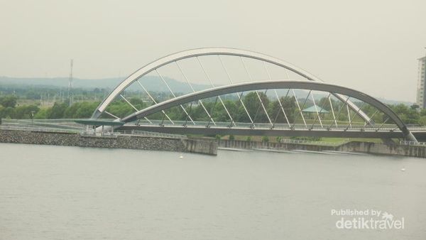 Aneka Bangunan Bergaya Futuristik di Putrajaya, Malaysia