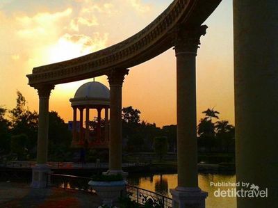 Aneka Monumen Dunia, Ternyata Ada di Surabaya