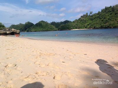 Aneka Pantai Eksotis di Malang yang Jarang Orang Tahu