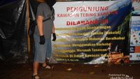 Aneka Pose Ekstrem di Tebing Keraton, Bandung