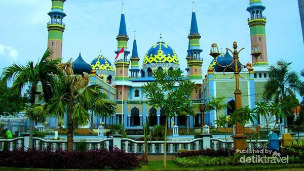 Aneka Rupa Masjid Keren di Indonesia