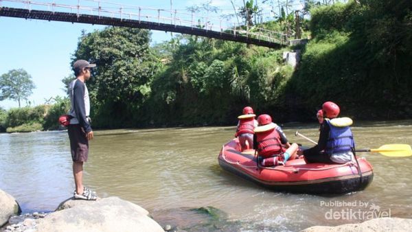 Arung Jeram Penuh Tantangan di Sungai Serayu