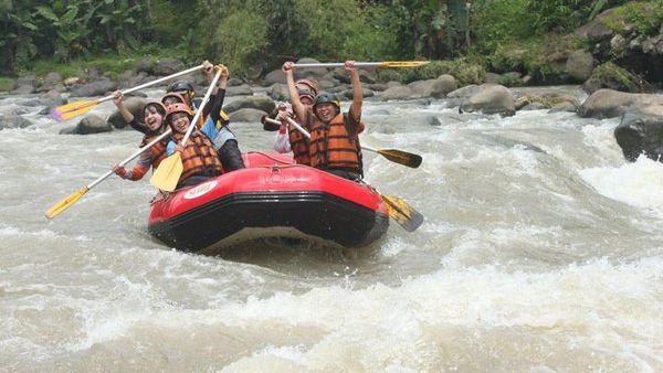 Arung Jeram Sungai Elo, Bikin Ketagihan!