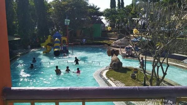 Asyiknya Berenang di Selopanggung