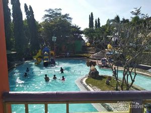 Asyiknya Berenang di Selopanggung