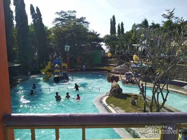 Asyiknya Berenang di Selopanggung