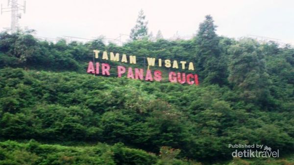 Asyiknya Berendam Air Panas di Guci, Jawa Tengah