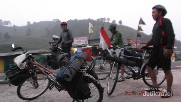 Asyiknya Kemping dan Bersepeda di Kebun Raya Cibodas