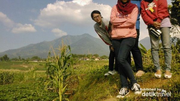 Asyiknya Liburan Akhir Pekan di Kaki Gunung Puntang