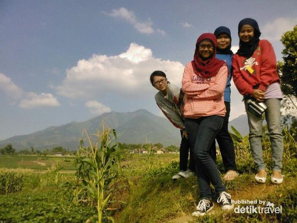 Asyiknya Liburan Akhir Pekan di Kaki Gunung Puntang