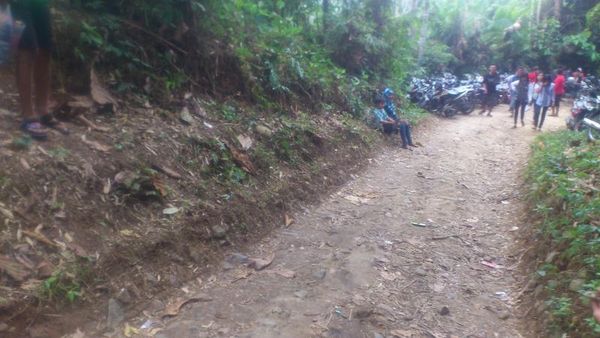 Asyiknya Liburan di Teluk Hijau, Banyuwangi