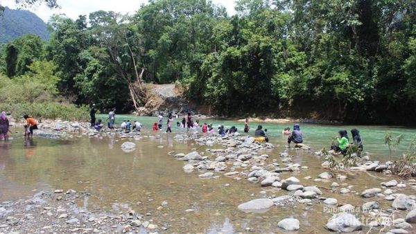 Asyiknya Main Air di Sungai Brayeung, Aceh Besar