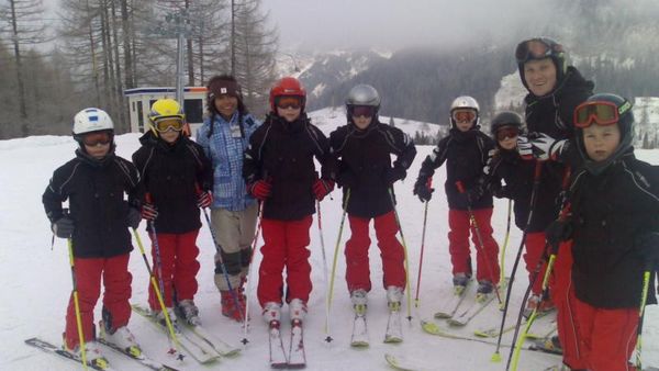 Asyiknya Main Ski di Pegunungan Austria