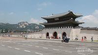 Asyiknya Nonton Pergantian Penjaga Istana di Korea