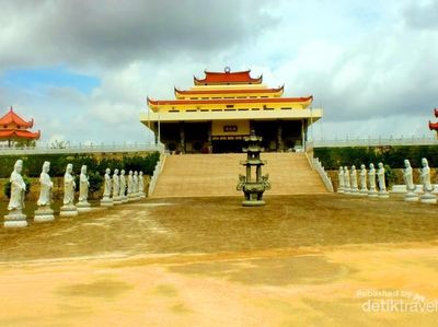Avalokitesvara Graha, Vihara terbesar di Asia Tenggara