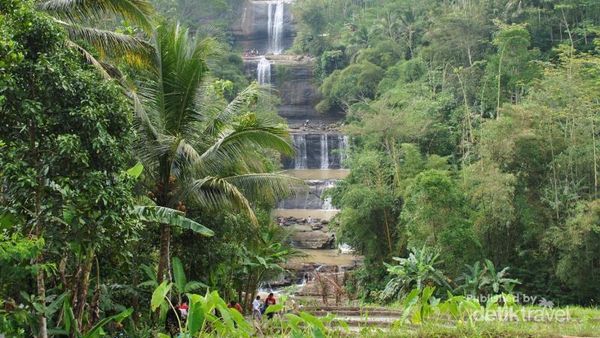 Banyumas Punya Air Terjun 7 Tingkat yang Keren!