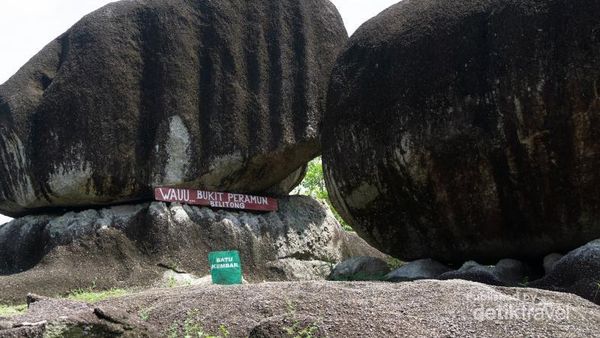 Batu-batu Raksasa dari Belitung