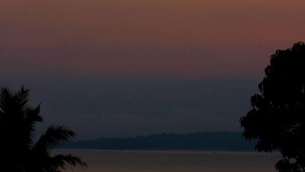 Begini Cantiknya Bulan Purnama di Danau Toba