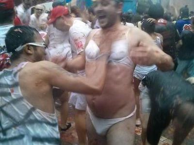 Begini Gilanya Festival Perang Tomat Terbesar di Dunia