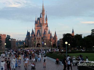 Begini Ramainya Disneyland sebelum Wabah COVID-19 Datang