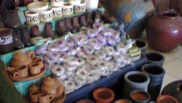 Belanja Oleh-oleh di Sentra Pembuatan Keramik Purwakarta