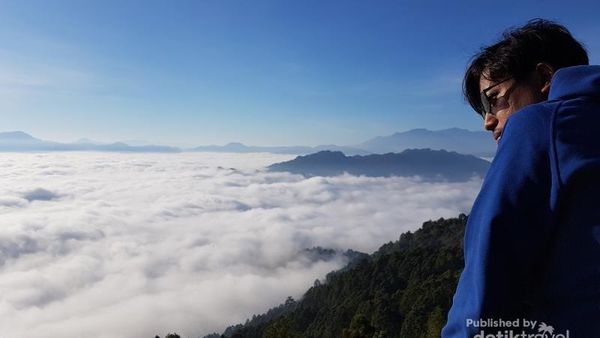 Berburu Sunrise di Negeri Atas Awan