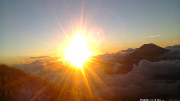 Berburu Sunset Berlatar Gunung Sumbing