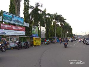 Berburu Takjil di Candi Borobudur