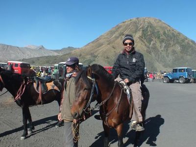 Berkuda ala Koboi di Gunung Batok, Bromo