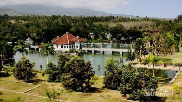 Berkunjung ke Istana Raja di Pulau Dewata