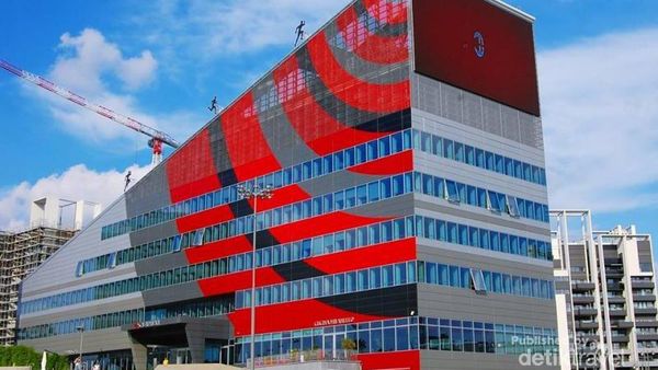 Berkunjung ke Markas Baru Klub Sepakbola AC Milan