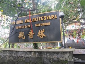 Berkunjung ke Pagoda Paling Megah di Semarang