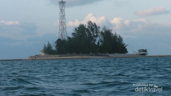 Berkunjung ke Pulau Cantik di Perbatasan Batam & Singapura