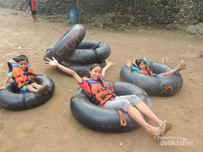 Berpetualang di Gua Pindul Bareng Anak-anak, Bisa Banget!