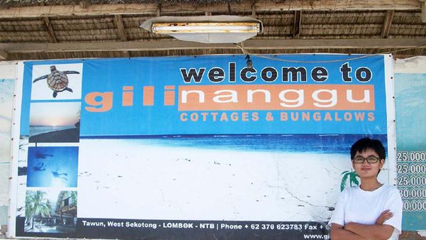 Bersantai di Pantai Pasir Putih Gili Nanggu, Lombok