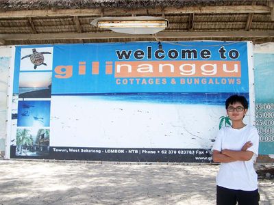 Bersantai di Pantai Pasir Putih Gili Nanggu, Lombok