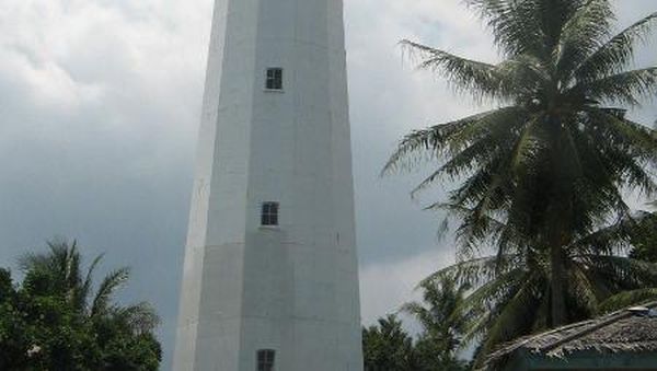 Bersejarah di Mercusuar, Seram di Karang Bolong