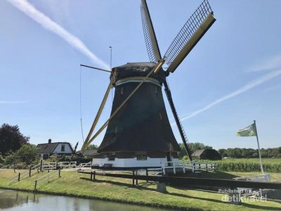 Bersepeda Menuju Kincir Angin Tradisional dan Kastil di Utrecht