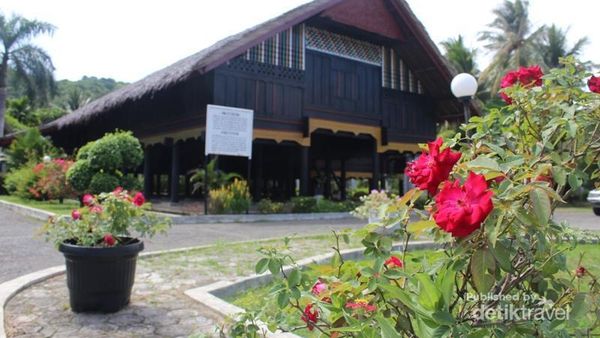 Bertamu ke Rumah Cut Nyak Dhien