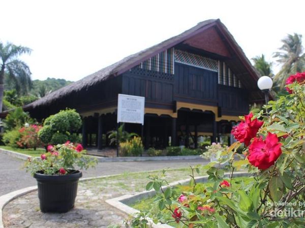 Bertamu ke Rumah Cut Nyak Dhien